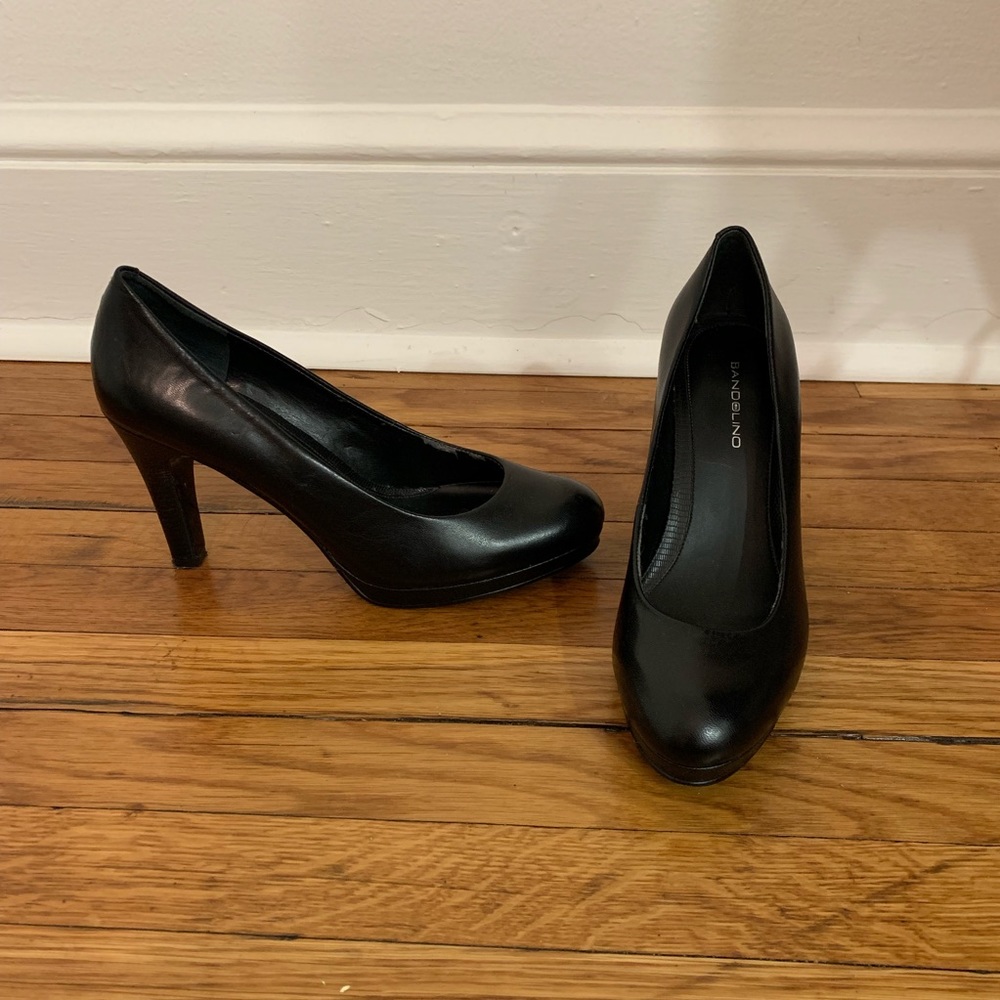 Black heels, a closet must.